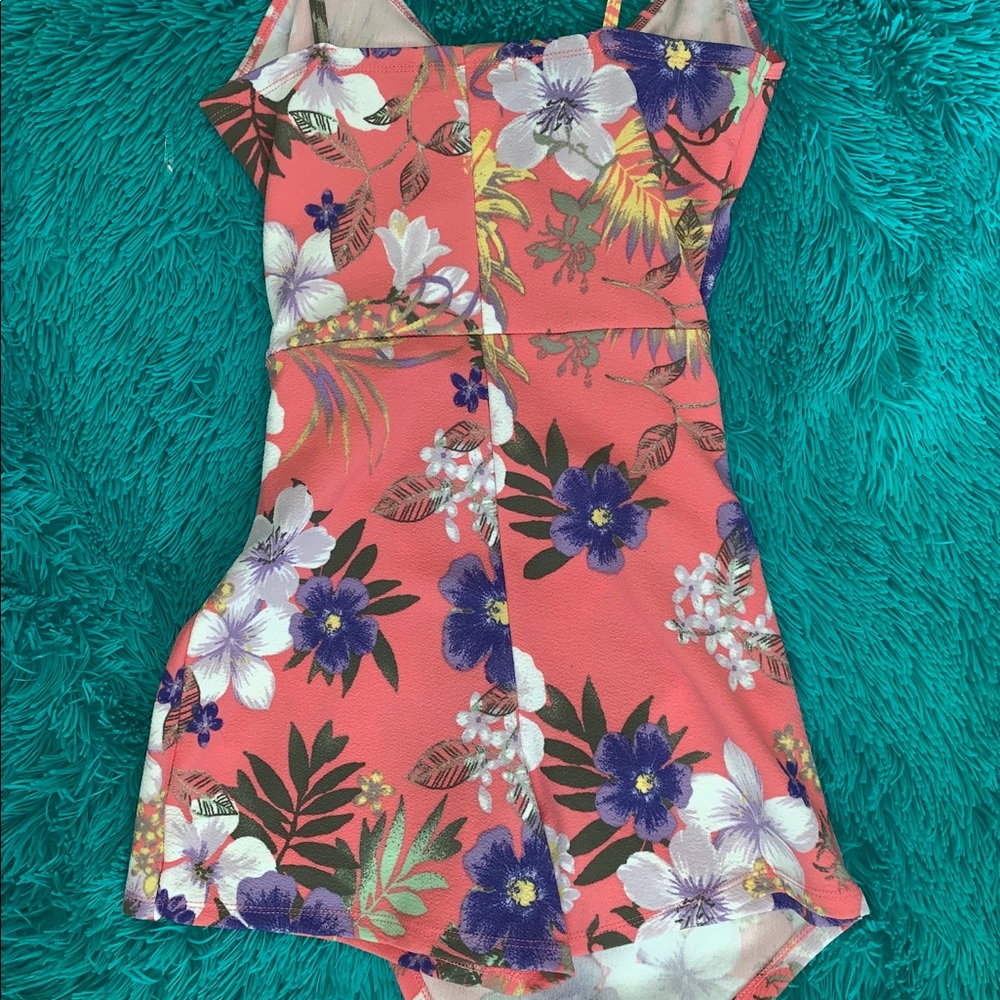 Spaghetti strapped floral dress w shorts in back